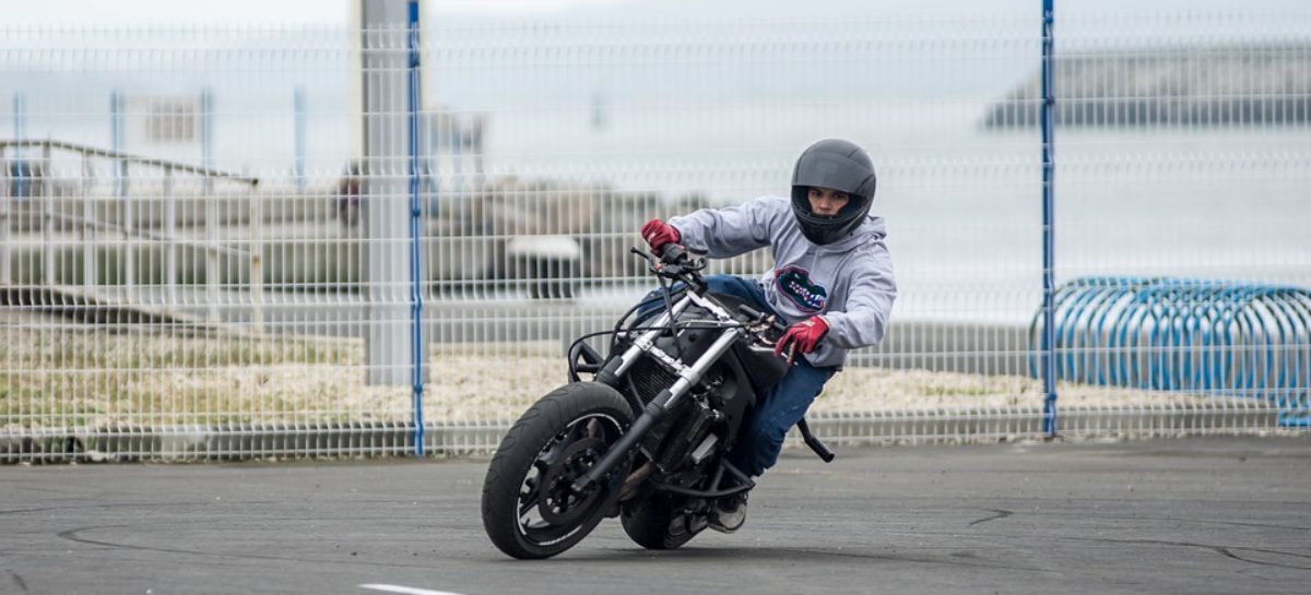 Wrong posture while riding two-wheelers damaging the spine in youngsters Wrong posture while riding two-wheelers damaging the spine in youngsters