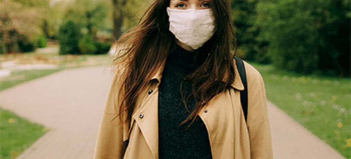 How to avoid falls when wearing a face mask?