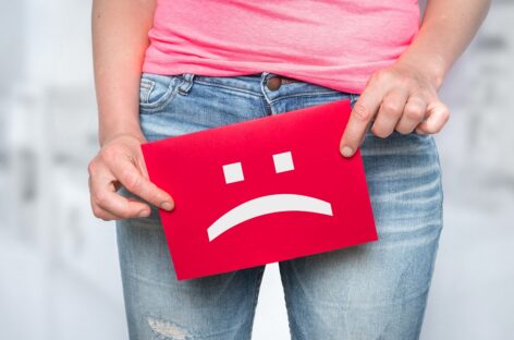 What causes incomplete emptying of the bladder?