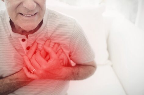 What is the difference between a heart attack and a sudden cardiac arrest?