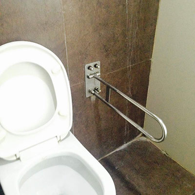 Why are grab rails used in the bathroom? – Safety Rails