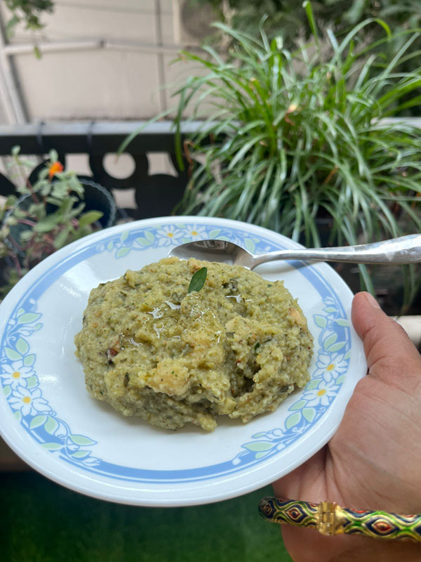 Rava Pongal with Drumstick Leaves and Curry Leaves